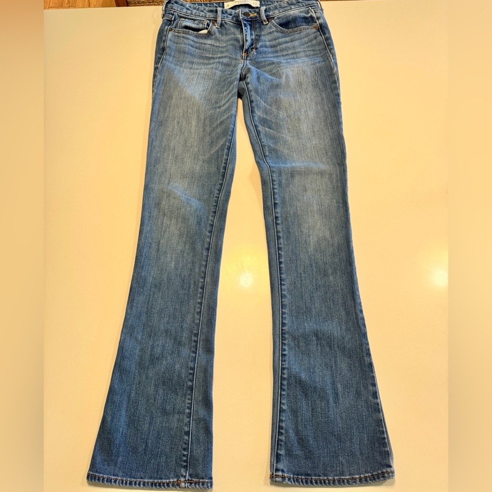 Abercrombie & Fitch Women Jeans Size 2R (26x33) Low Rise Flared Blue Denim